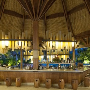 St-Regis-Bora-Bora-Aparima-Bar