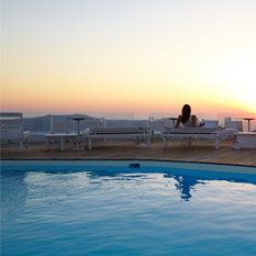 Sun-Rocks-Hotel-Santorini-pool