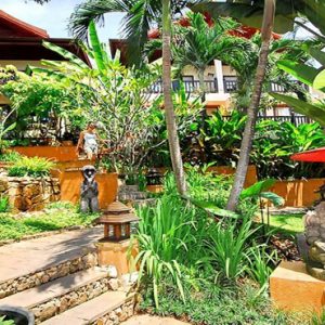 luxury Thailand holiday Packages Rockys Boutique Resort, Koh Samui Lush Garden