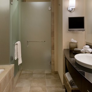 beverly hilton suite bathroom