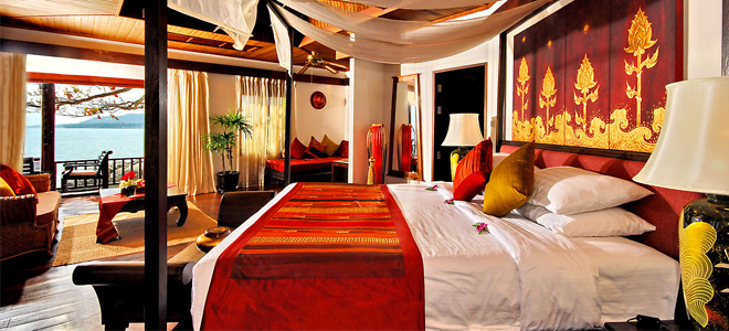 deluxe beachfront suite - Rockys Boutique Resort - Bed