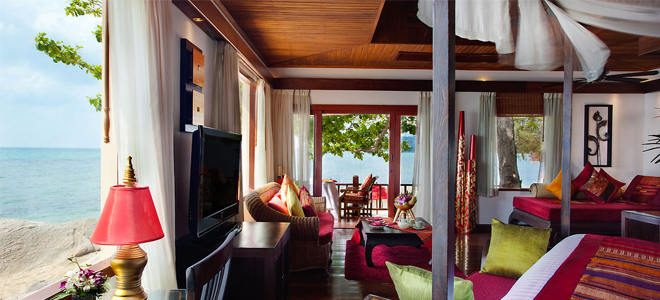 deluxe beachfront suite - Rockys Boutique Resort - Living Room