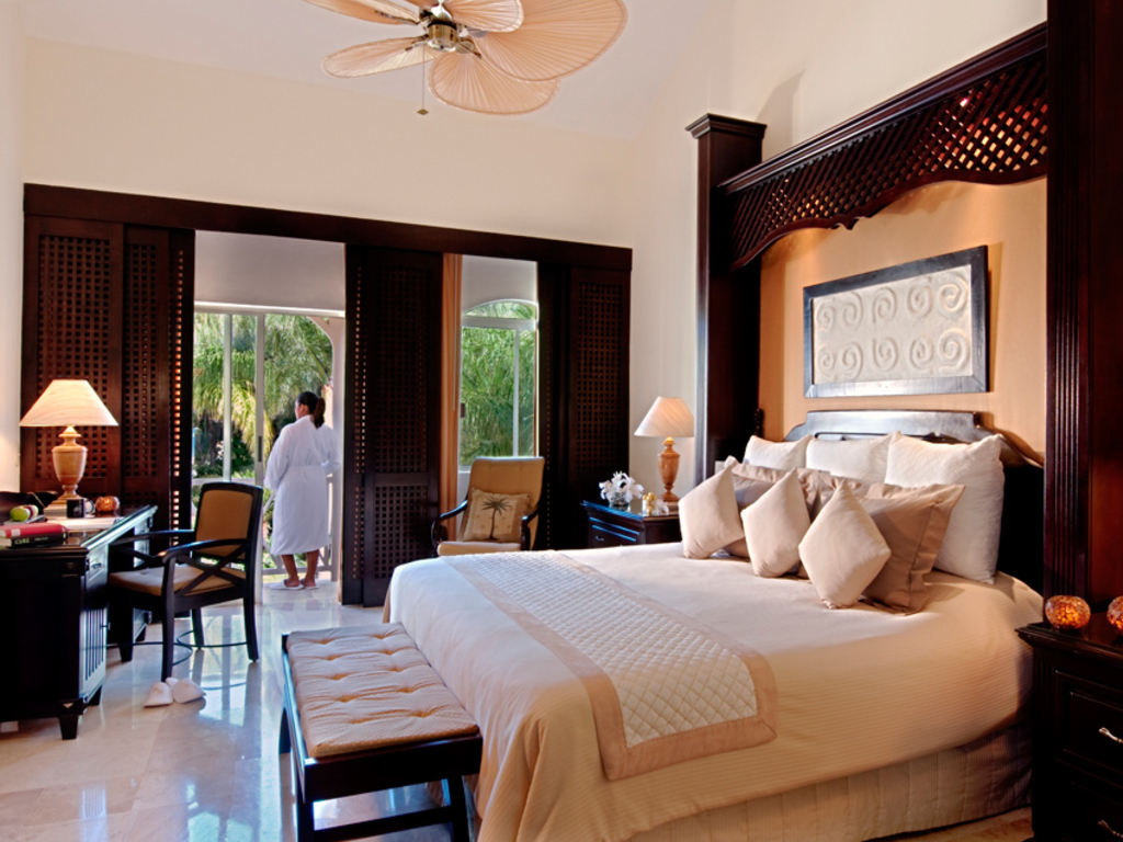 luxury room - royal hideaway playacar - bedroom
