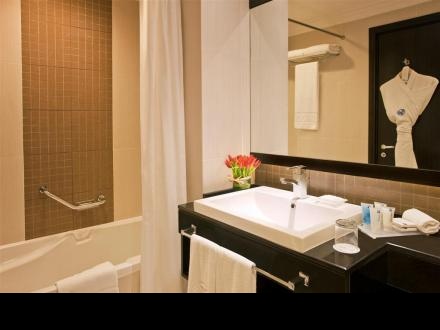 rotana-classic-room-bathroom