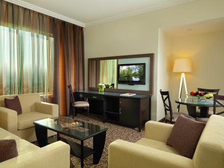 rotana-deluxe-suite-living-space