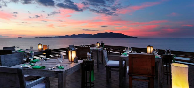 six-senses-koh-samui-dining-on-the-rocks