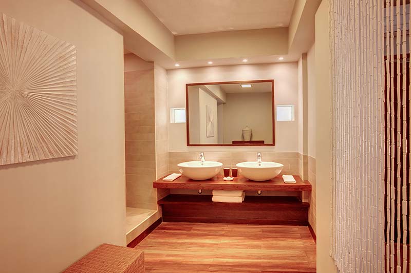 solana-beach-deluxe-room-bathroom