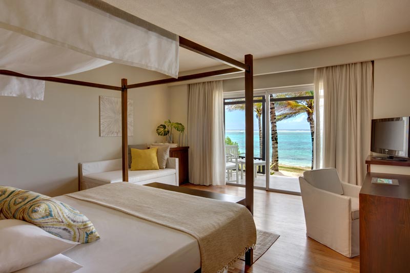 solana-beach-deluxe-room-bedroom
