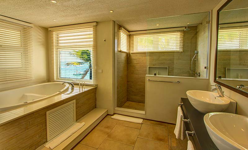 solana-beach-junior-suite-bathroom