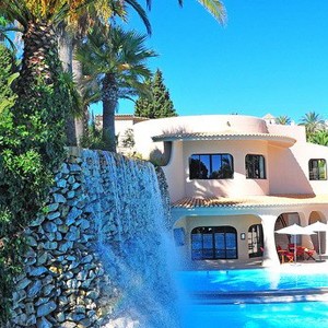 vilalara thalassa - luxury portugal holidays - hotel pool