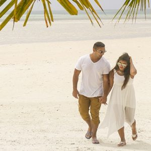 Maldives Holidays Medhufushi Island Resort Couple Strolling On Beach
