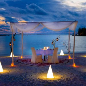 Luxury Maldives holiday Packages Sheraton Full Moon Resort Dining 3