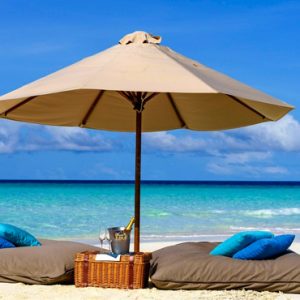 Luxury Maldives holiday Packages Sheraton Full Moon Resort Picnic 2