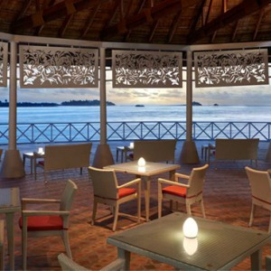 RaiyWilla Bar - cinnamon dhonveli - luxury maldives holiday packages