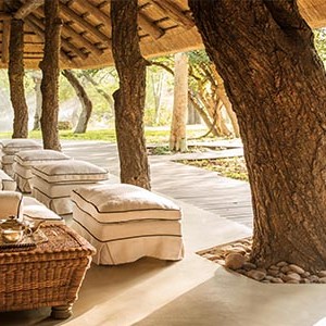 Dulini Lodge - South Africa holidays - sun lounge