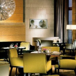 Four Seasons Hong Kong Holiday - The Lounge seating