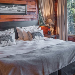 Kariega Game Reserve - Main Lodge Bed