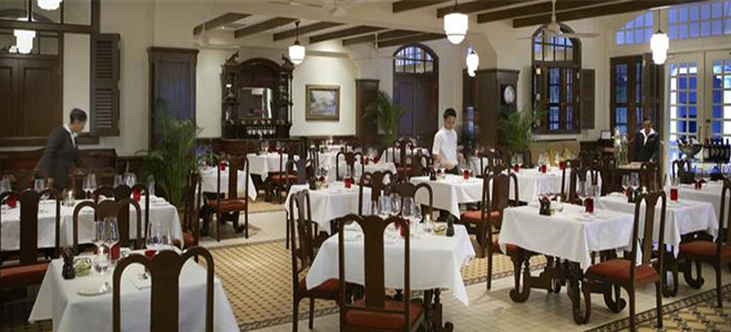 Raffles hotel - Singapore Holiday - lob bar steakhouse