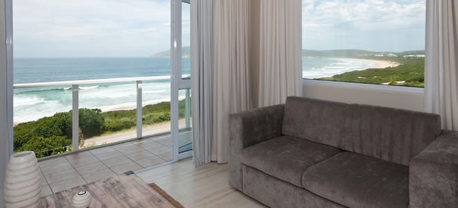 Robberg beach lodge - View Suite - bedroom lounge
