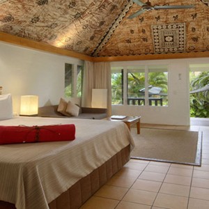 outrigger-fiji-beach-resort-fiji-holiday-plantation-family-bure-bedroom