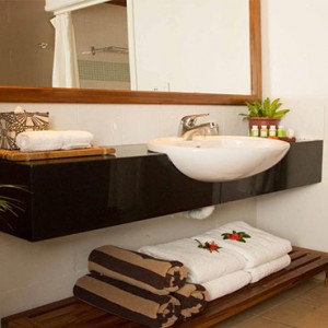 outrigger-fiji-beach-resort-fiji-holiday-beachfront-bure-bathroom