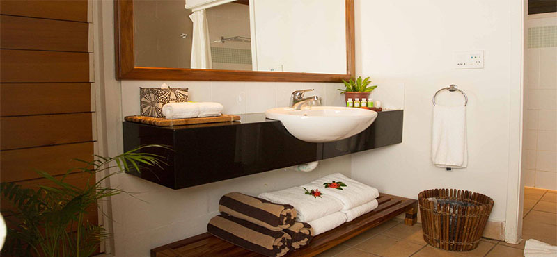 outrigger-fiji-beach-resort-fiji-holiday-beachfront-bure-bathroom