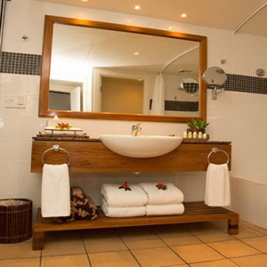 outrigger-fiji-beach-resort-fiji-holiday-deluxe-ocean-view-bathroom