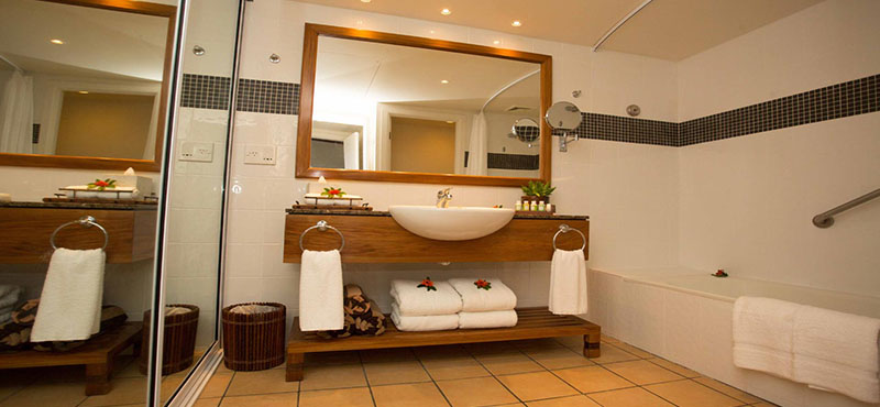 outrigger-fiji-beach-resort-fiji-holiday-deluxe-ocean-view-bathroom
