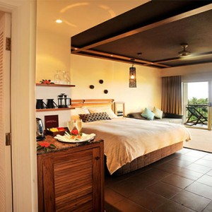 outrigger-fiji-beach-resort-fiji-holiday-superior-resort-view-bed