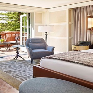 st-regis-aspen-colorado-holiday-deluxe-king-with-patio