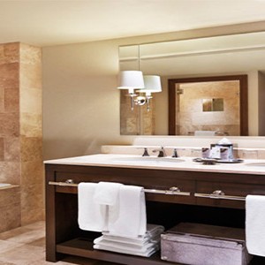 st-regis-aspen-colorado-holiday-one-bedroom-loft-suites-bathroom