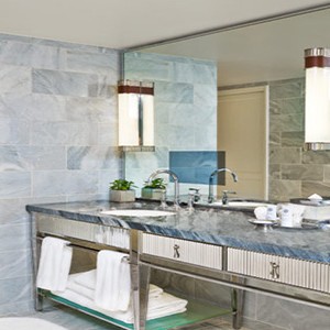 st-regis-aspen-colorado-holiday-aspen-mountain-suite-bathroom