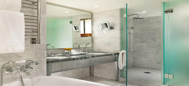 st-regis-aspen-colorado-holiday-classic-guest-rooms-bathroom