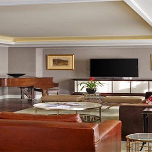st-regis-aspen-colorado-holiday-silver-queen-suite-lounge