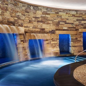 st-regis-aspen-colorado-holiday-spa-waterfall