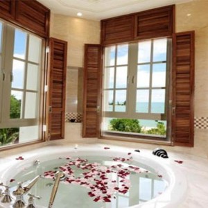 the-danna-langkawi-malaysia-holiday-bathsuite