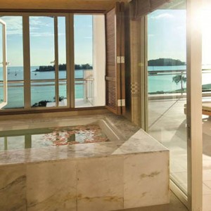 the-danna-langkawi-malaysia-holiday-grand-viceroy-bathsuite