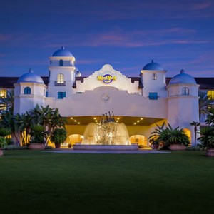 universal-hard-rock-hotel-orlando-holiday-front-entrance