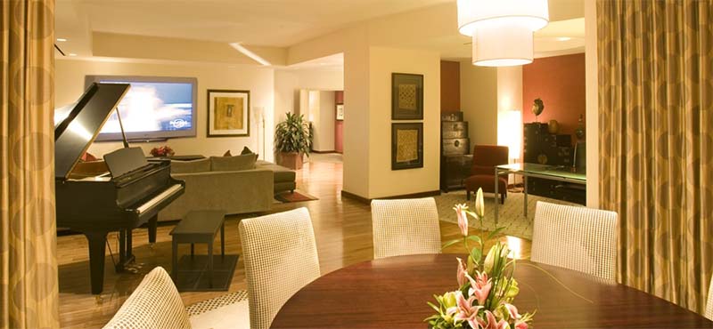 universal-hard-rock-hotel-orlando-holiday-graceland-suite-dining-room