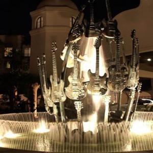 universal-hard-rock-hotel-orlando-holiday-guitar-fountain