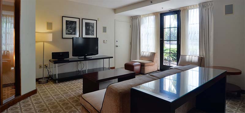 universal-hard-rock-hotel-orlando-holiday-hospitality-suite-lounge