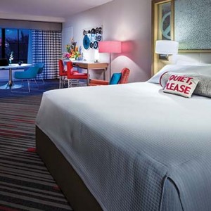 universal-hard-rock-hotel-orlando-holiday-king-suites-bedroom