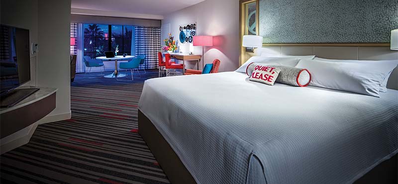 universal-hard-rock-hotel-orlando-holiday-king-suites-bedroom