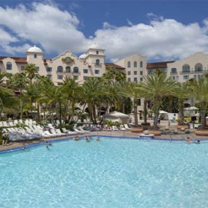 universal-hard-rock-hotel-orlando-holiday-pool