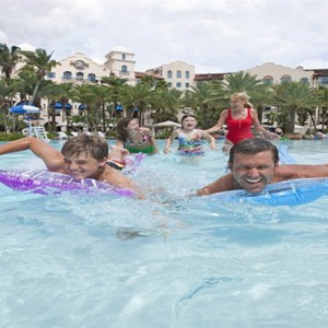 universal-hard-rock-hotel-orlando-holiday-pool-fun