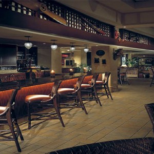 universal-loews-royal-pacific-resort-orlando-holiday-jakes-american-bar