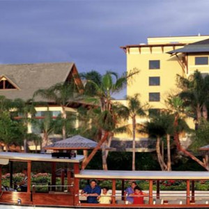 universal-loews-royal-pacific-resort-orlando-holiday-boat