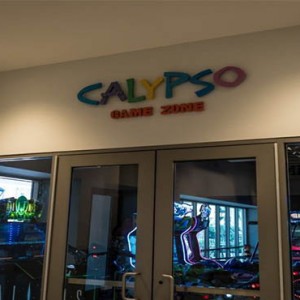 universal-loews-sapphire-falls-resort-orlando-holiday-calypso-game-room