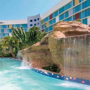 universals-cabana-bay-beach-resort-orlando-holiday-pool-waterfall