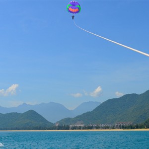 banyan-tree-lang-co-vietnam-holiday-water-skydiving